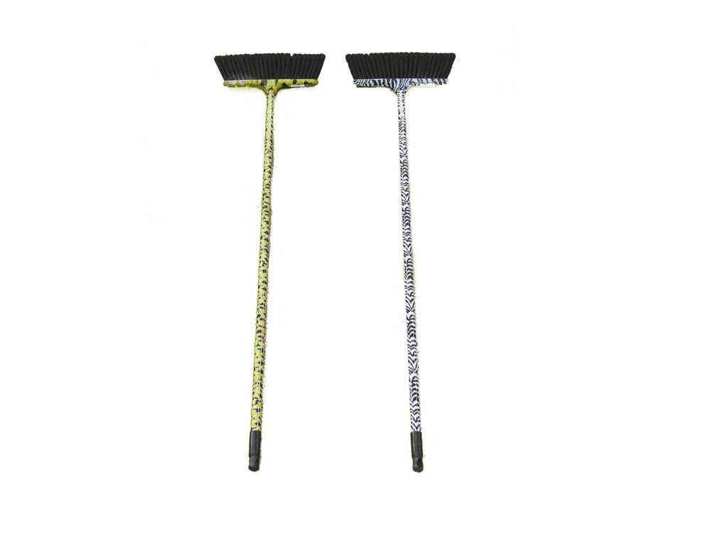 PRINTED BROOM W/HANDLE BRM731-1.