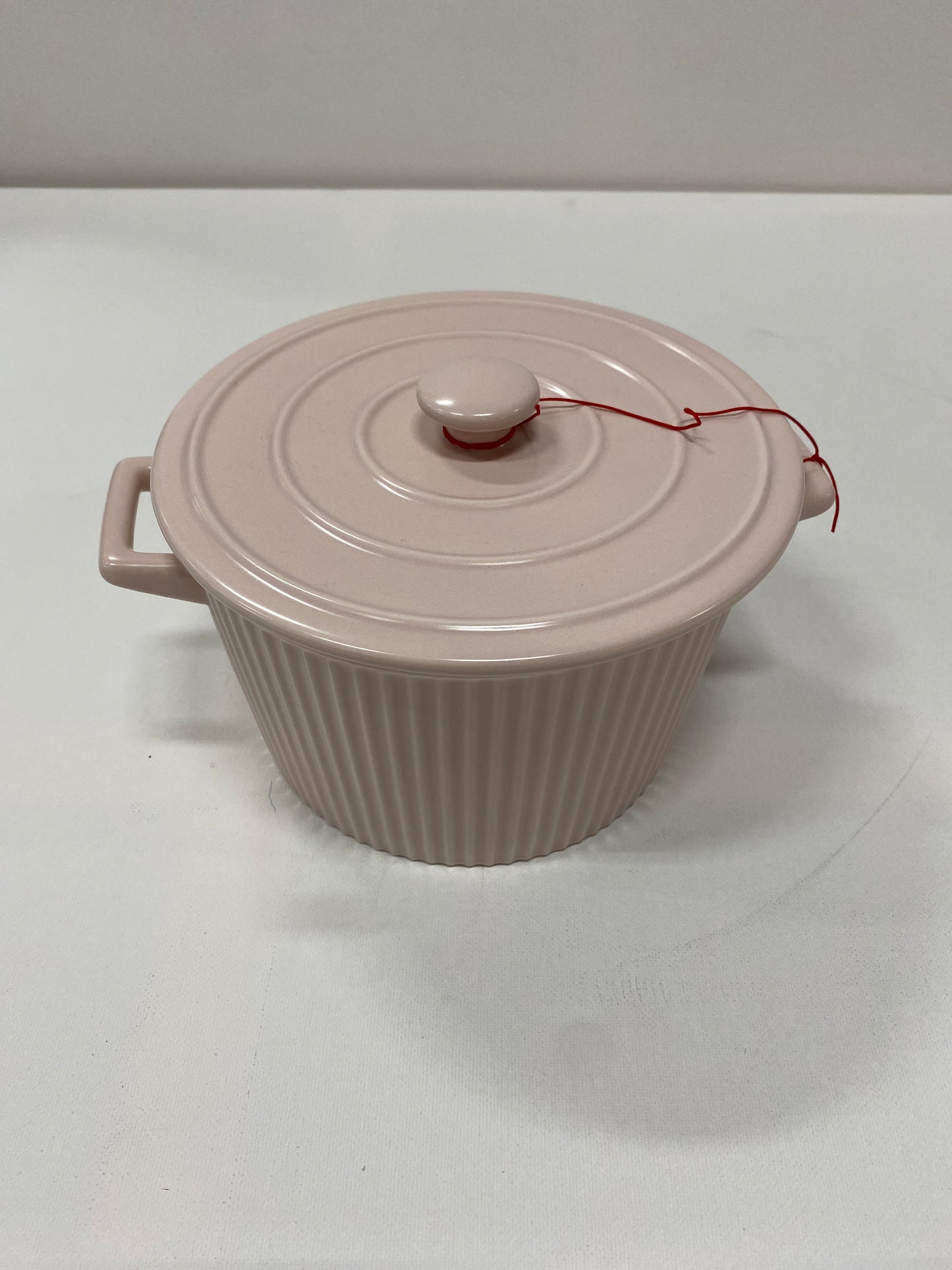Ceramic soup pot . Kwb8521
