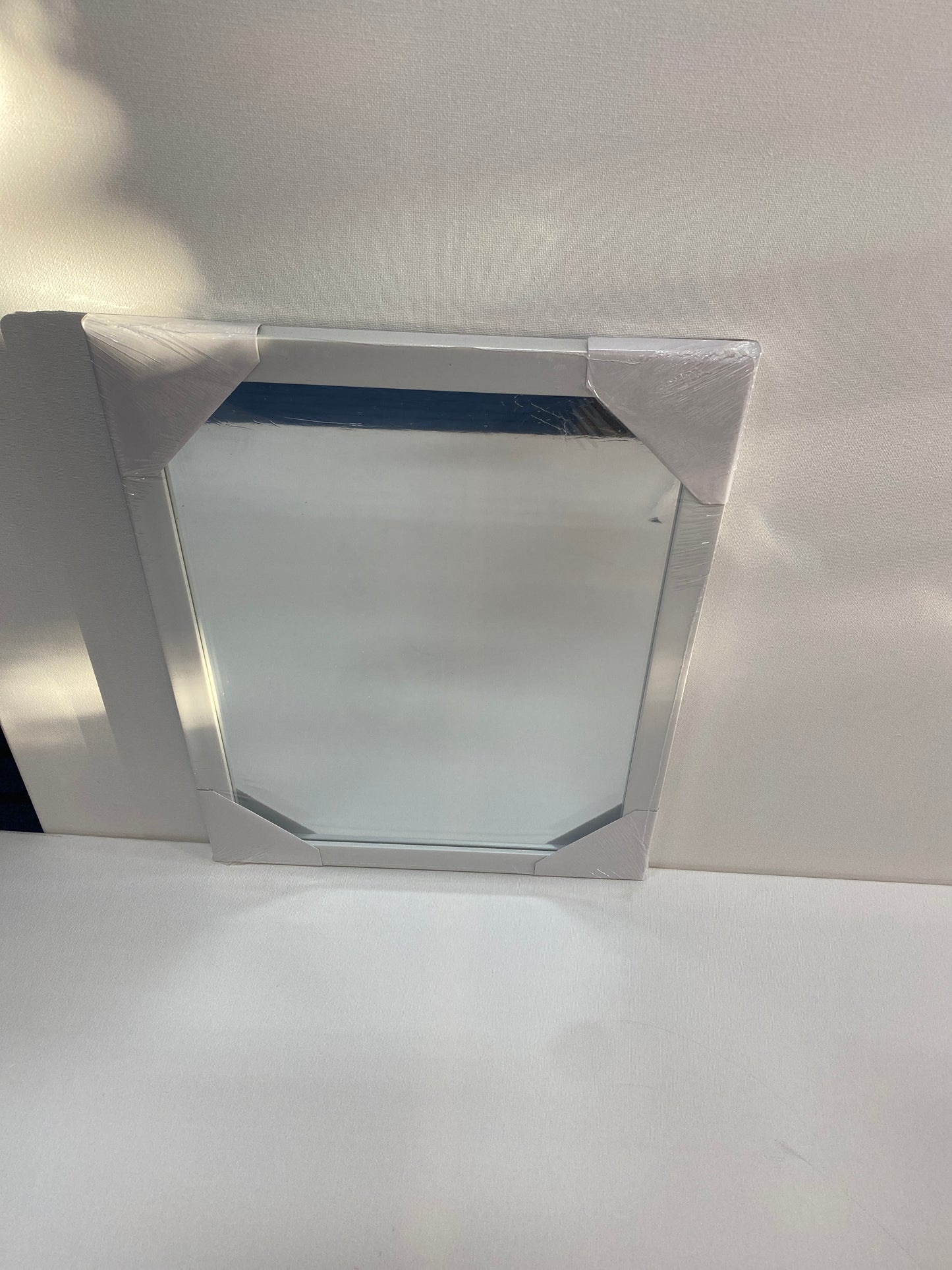 Mirror with white frame Kcm03w-30x40