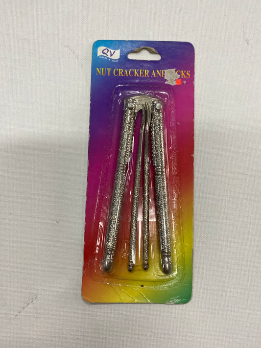 Nut cracker